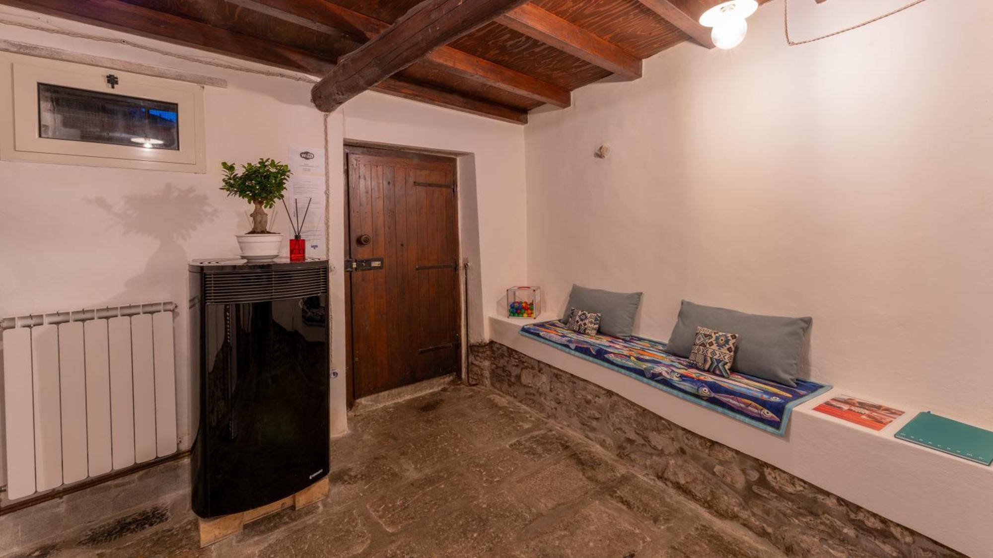 La Casa Delle Pietre Parlanti - Casa In Pietra Ai Piedi Del Parco Delle 5 Terre Bed & Breakfast Biassa Ngoại thất bức ảnh